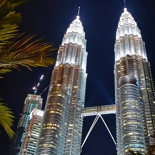 マレーシアおすすめ観光スポット  美しすぎるペトロナスツインタワー